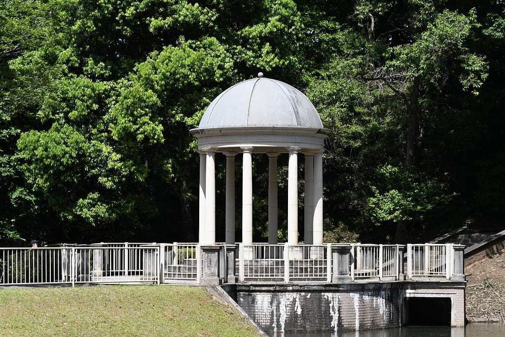 七ツ洞公園入口(駐車場前)
